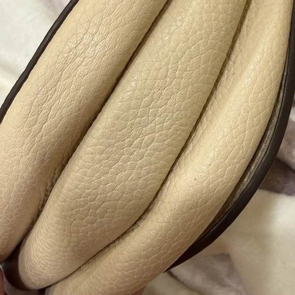 VGUC Tory Burch Ivory Crossbody Bag with Gold Accents - Picture 7 of 12